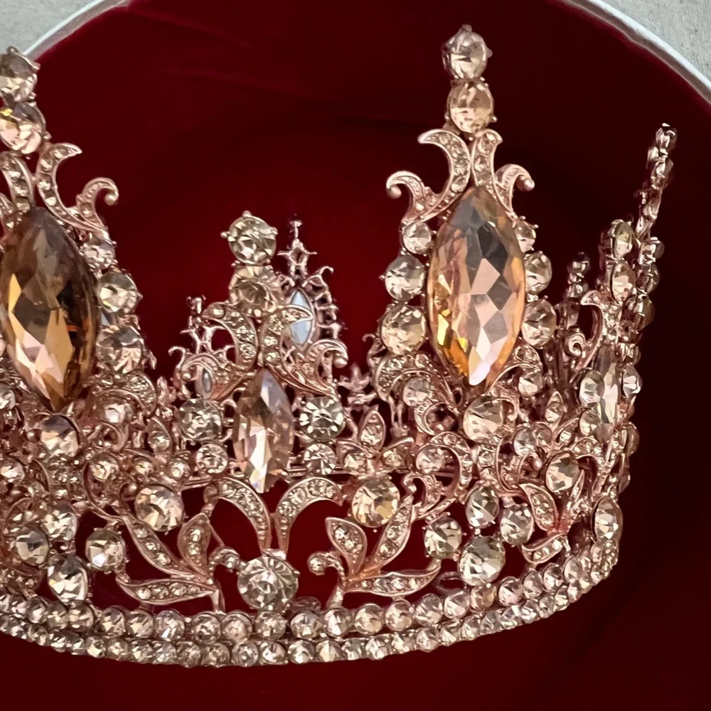 Beautiful Rose Gold Rhinestones Crown - Picture 14 of 14